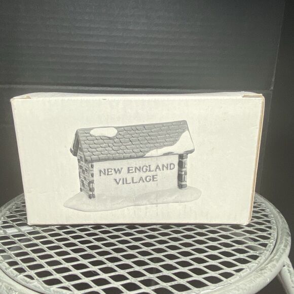 Department 56 New England Village Sign Christmas Accessory Figurine With Box - Picture 12 of 13